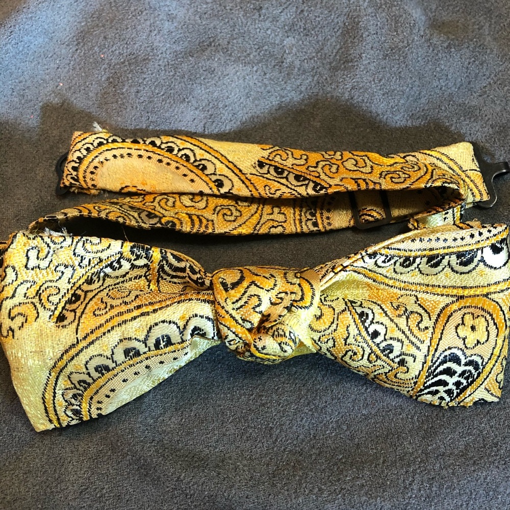 Silk “Golden Paisley” Bowtie by notBlackTies